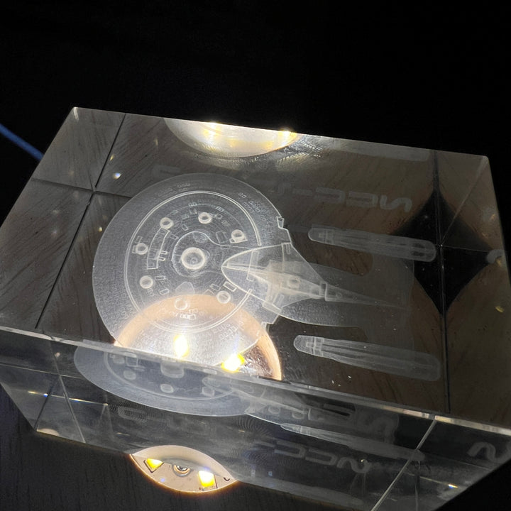Vaisseau spatial Star Trek NCC-1701-D lumineux Cryo