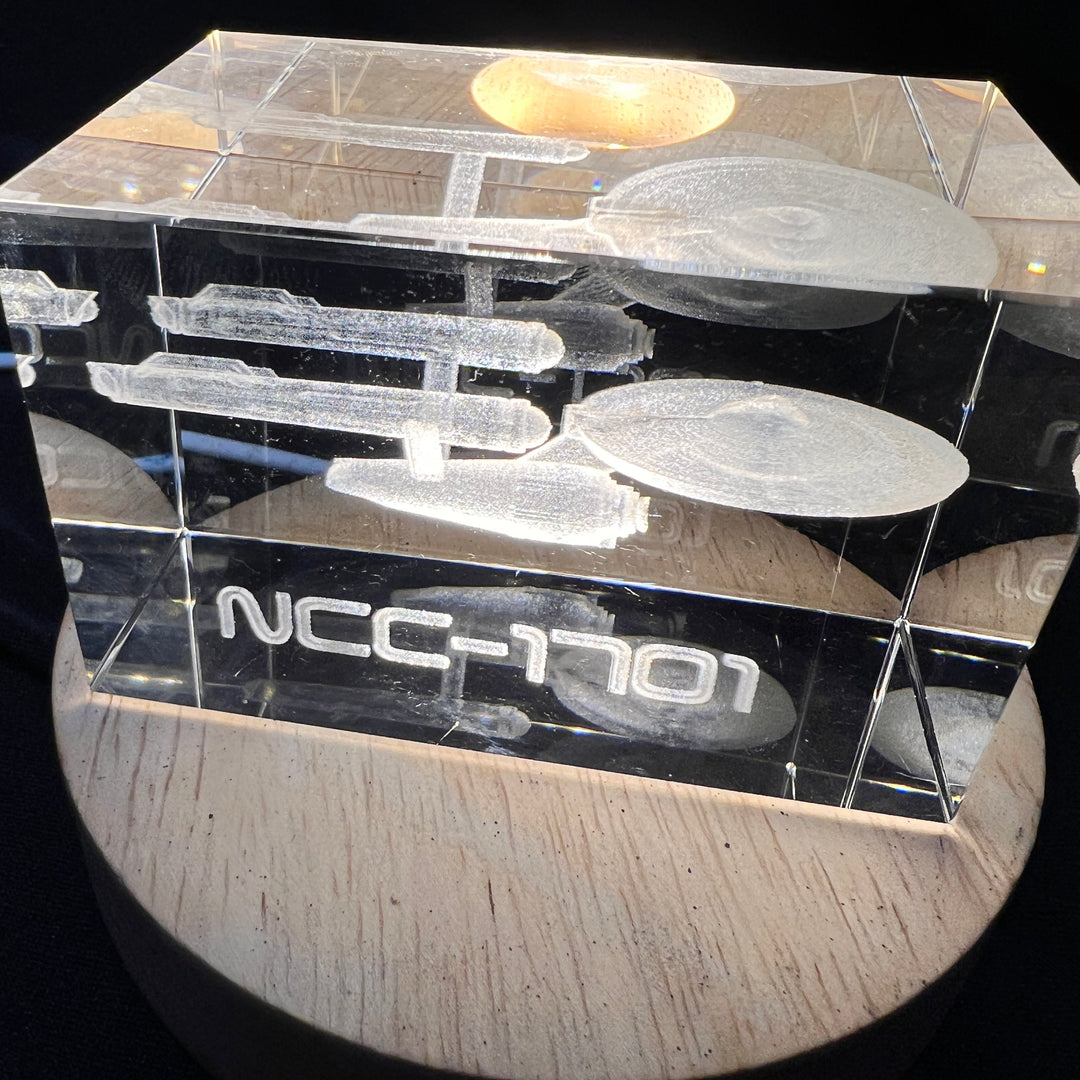 Star Trek NCC-1701  Lighted Cryo Starship