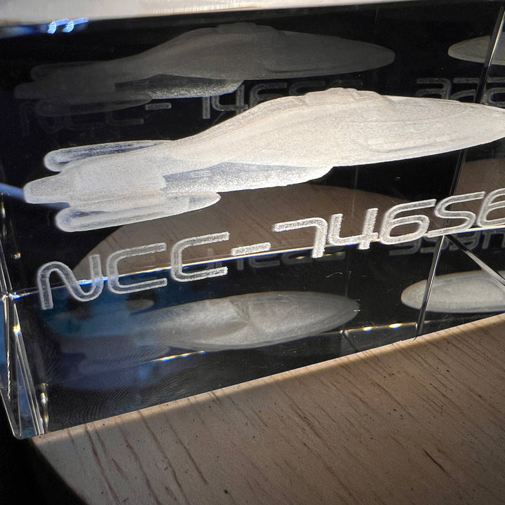 Vaisseau spatial éclairé USS Voyager NCC-74656 Cryo