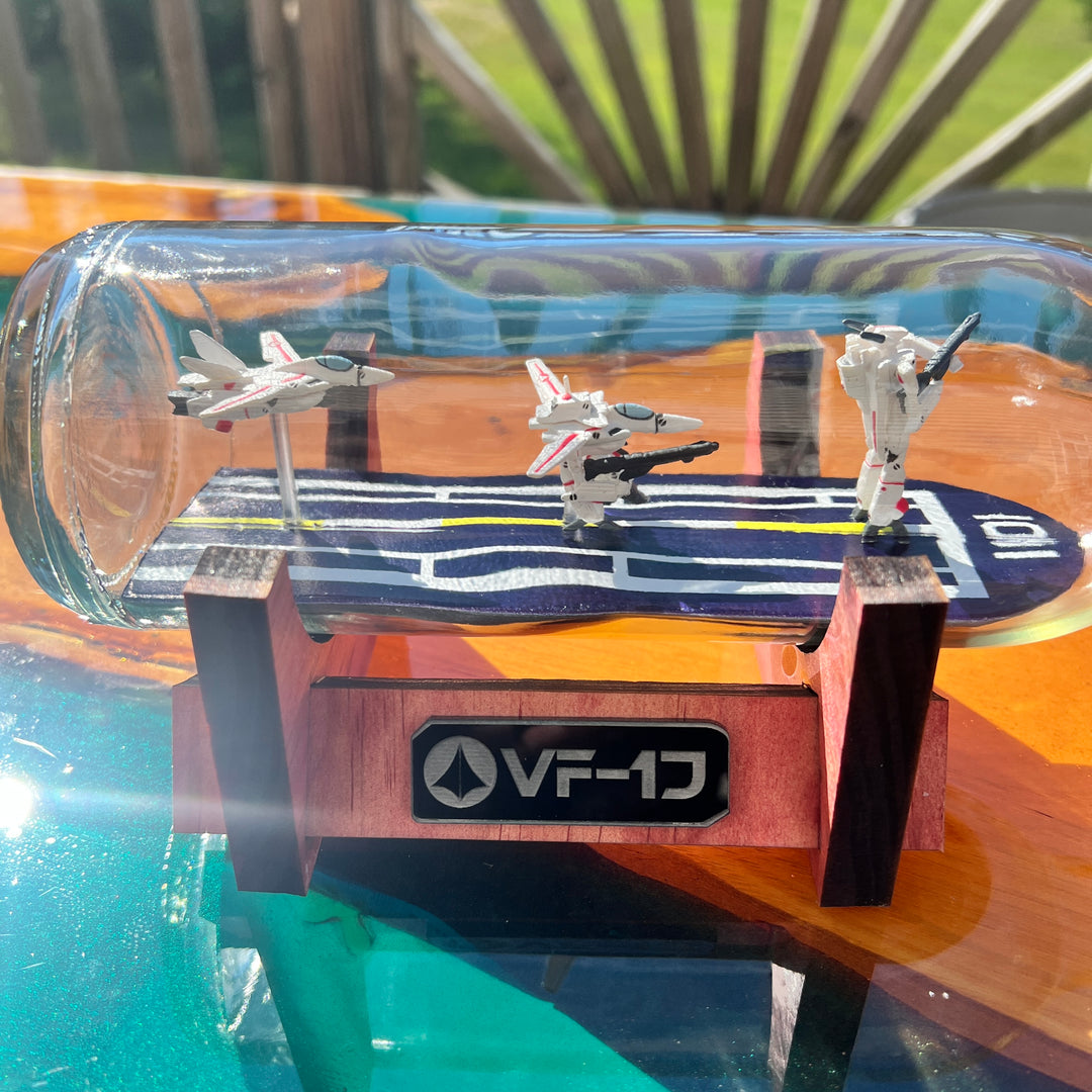 Macross Robotech  VF-1J Fighter, Gerwalk, and Battroid in a Bottle