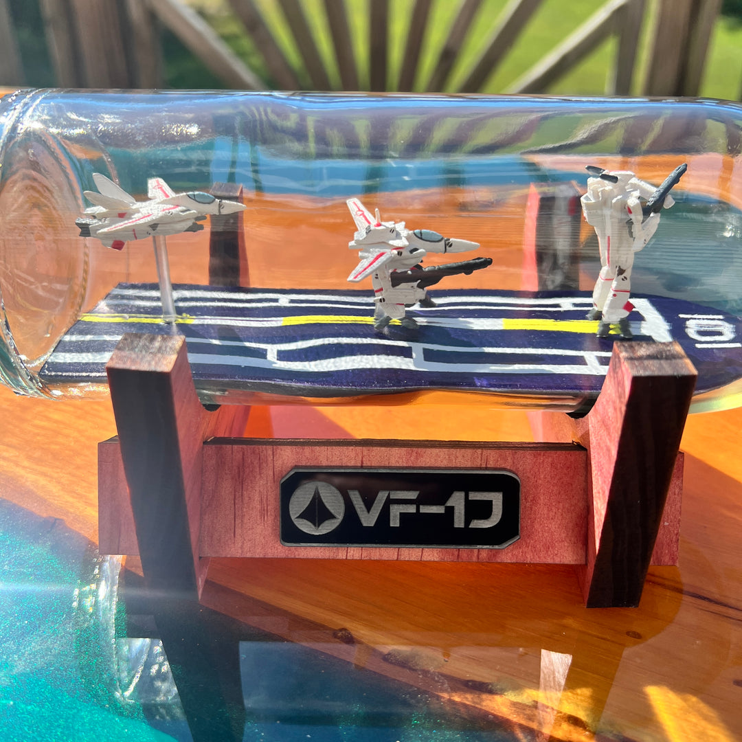 Macross Robotech  VF-1J Fighter, Gerwalk, and Battroid in a Bottle