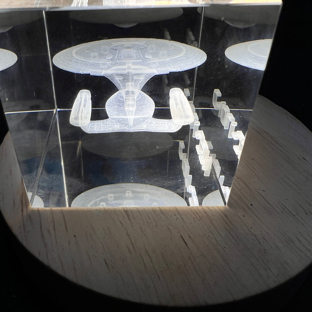 Vaisseau spatial Star Trek NCC-1701-D lumineux Cryo