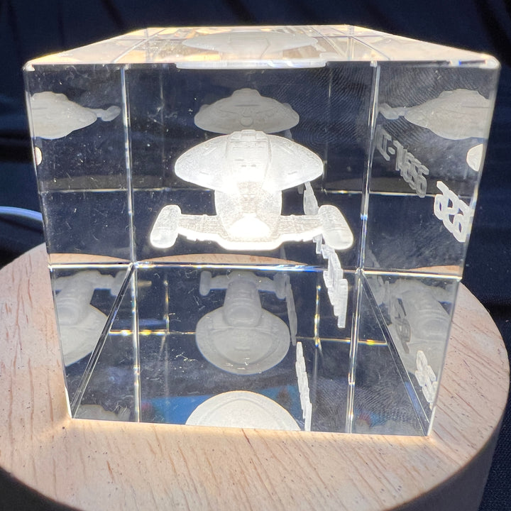 Vaisseau spatial éclairé USS Voyager NCC-74656 Cryo