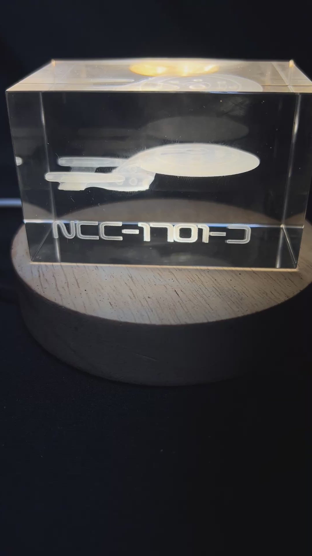 Vaisseau spatial Star Trek NCC-1701-D lumineux Cryo
