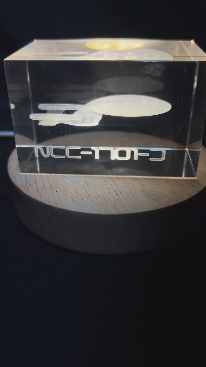 Vaisseau spatial Star Trek NCC-1701-D lumineux Cryo
