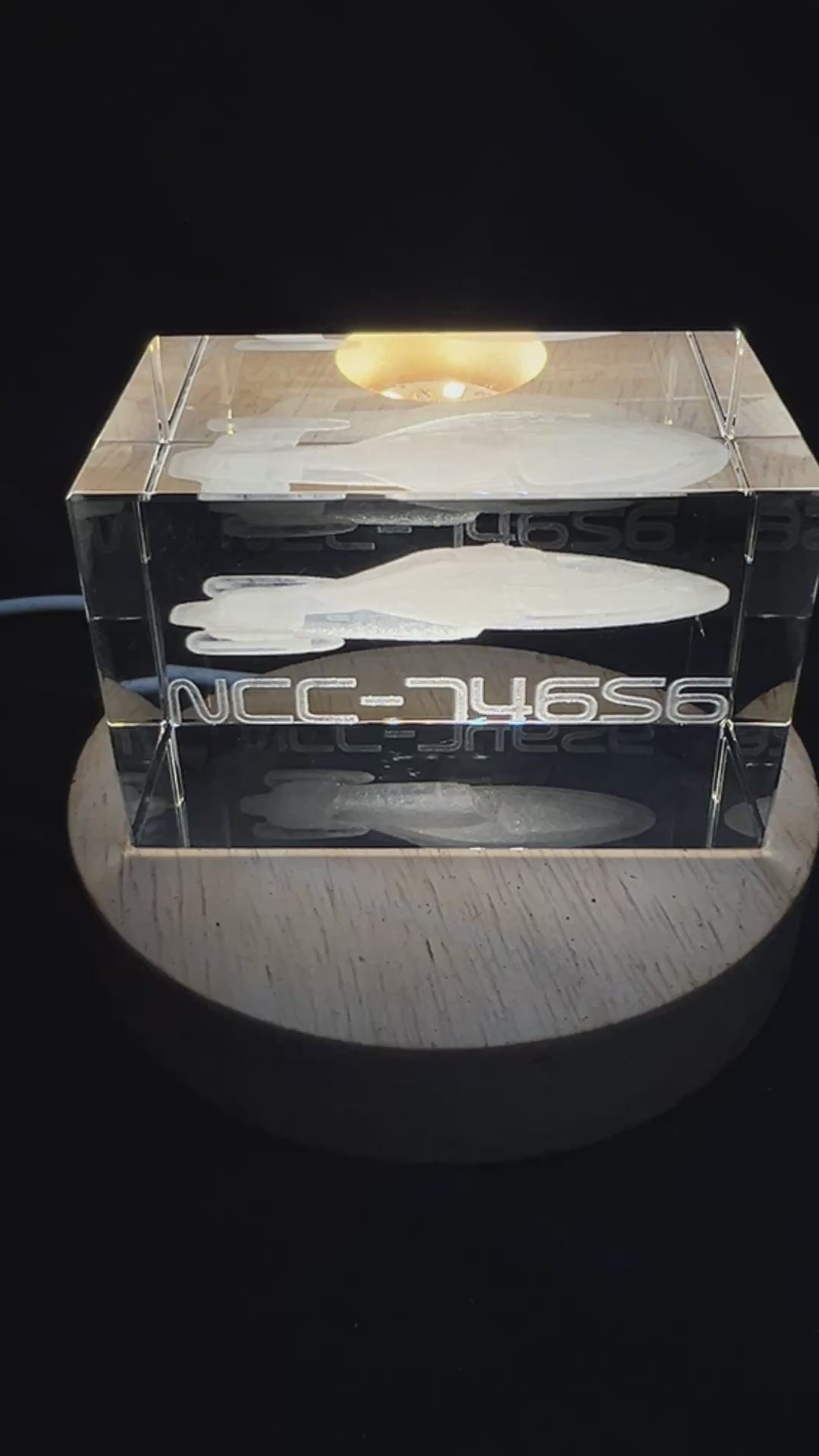 Vaisseau spatial éclairé USS Voyager NCC-74656 Cryo